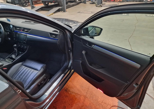 Skoda Superb cena 70900 przebieg: 198445, rok produkcji 2016 z Warszawa małe 781